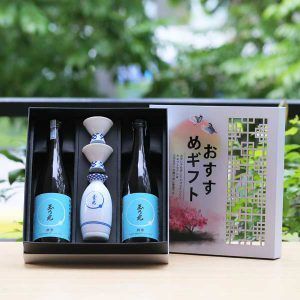 Hộp quà sake NHẬT BẢN Junmai Ginjo Shuraku 720ml + Bộ chén kiểu